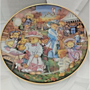 Collector's Plate - TEDDY BEAR OUTING by CAROL LAWSON - Franklin Mint